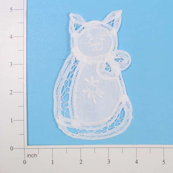4 1/2" x 2 1/2" Battenburg Lace Cat Applique/Patch - White Lace, Ribbon & Pearl Appliques
