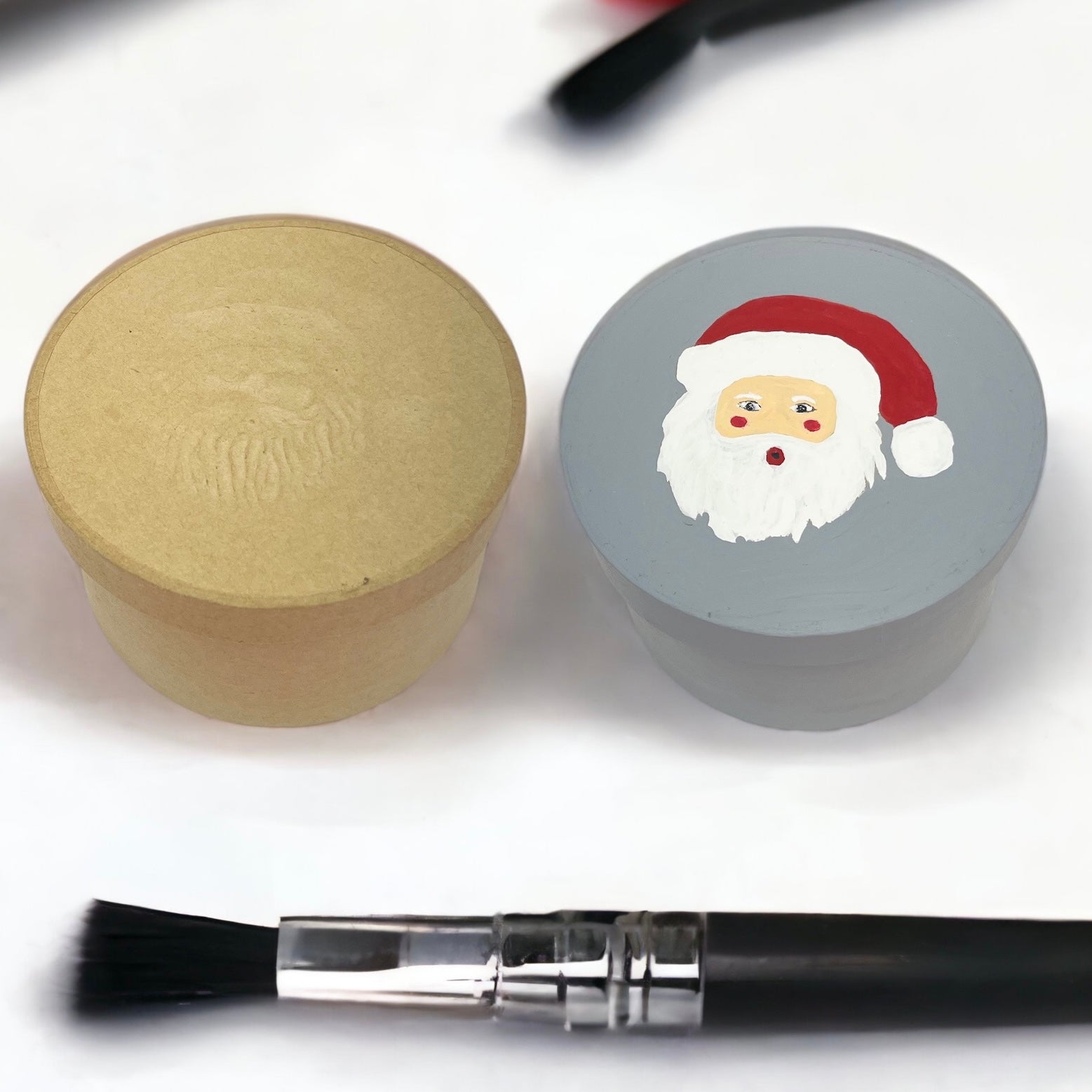 Round Box with Santa Embossed Lid     - Natural