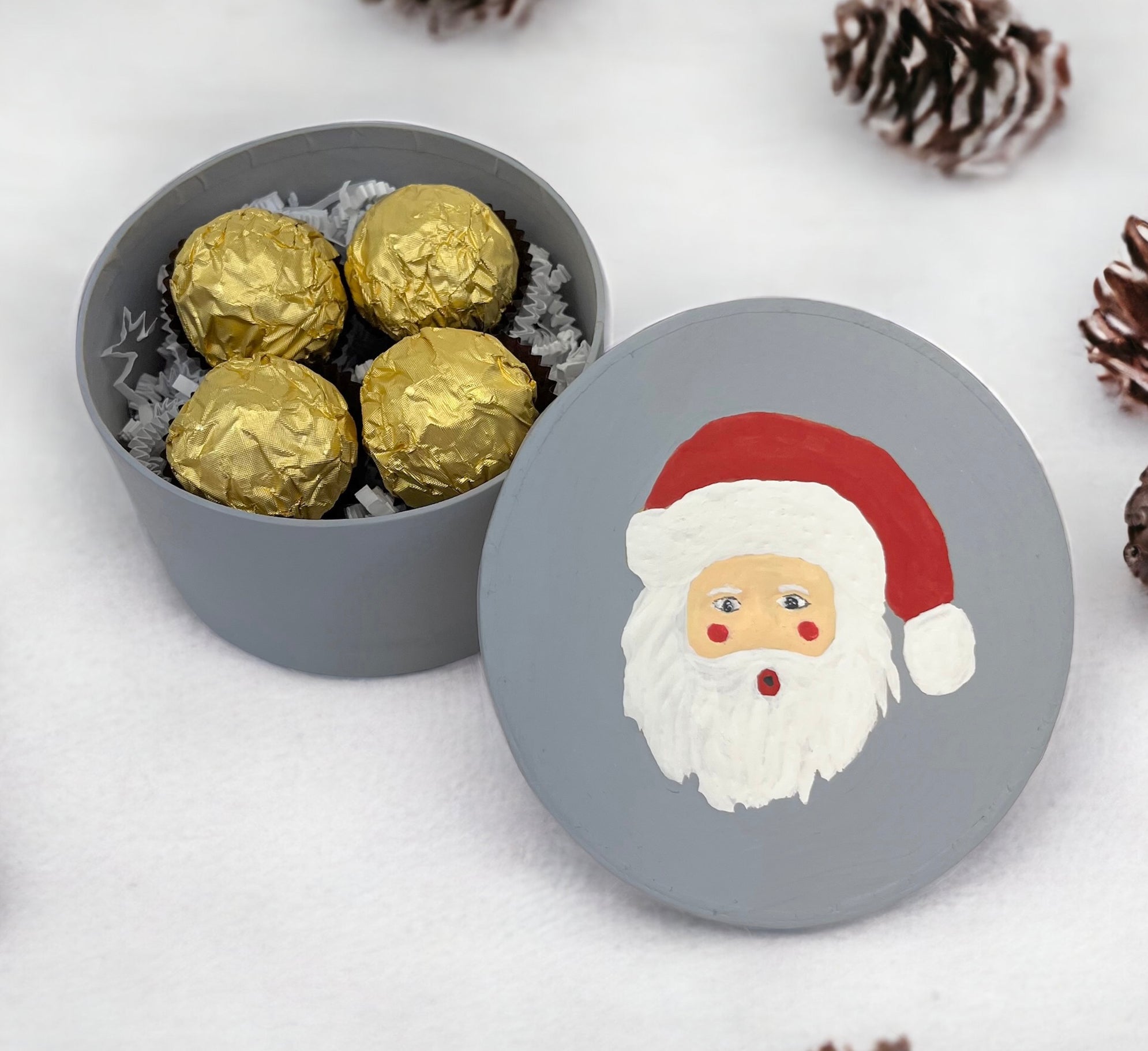 Round Box with Santa Embossed Lid     - Natural