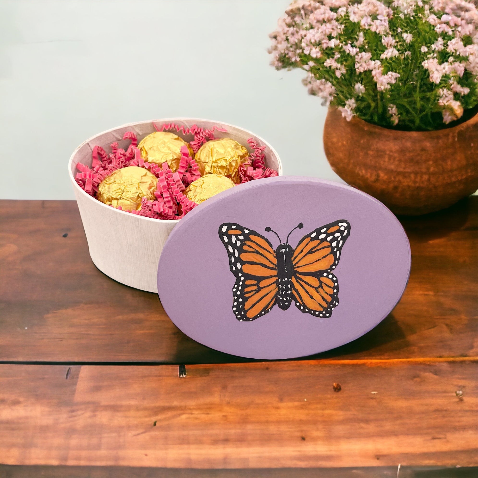 Oval Box with Butterfly Embossed Lid     - Natural